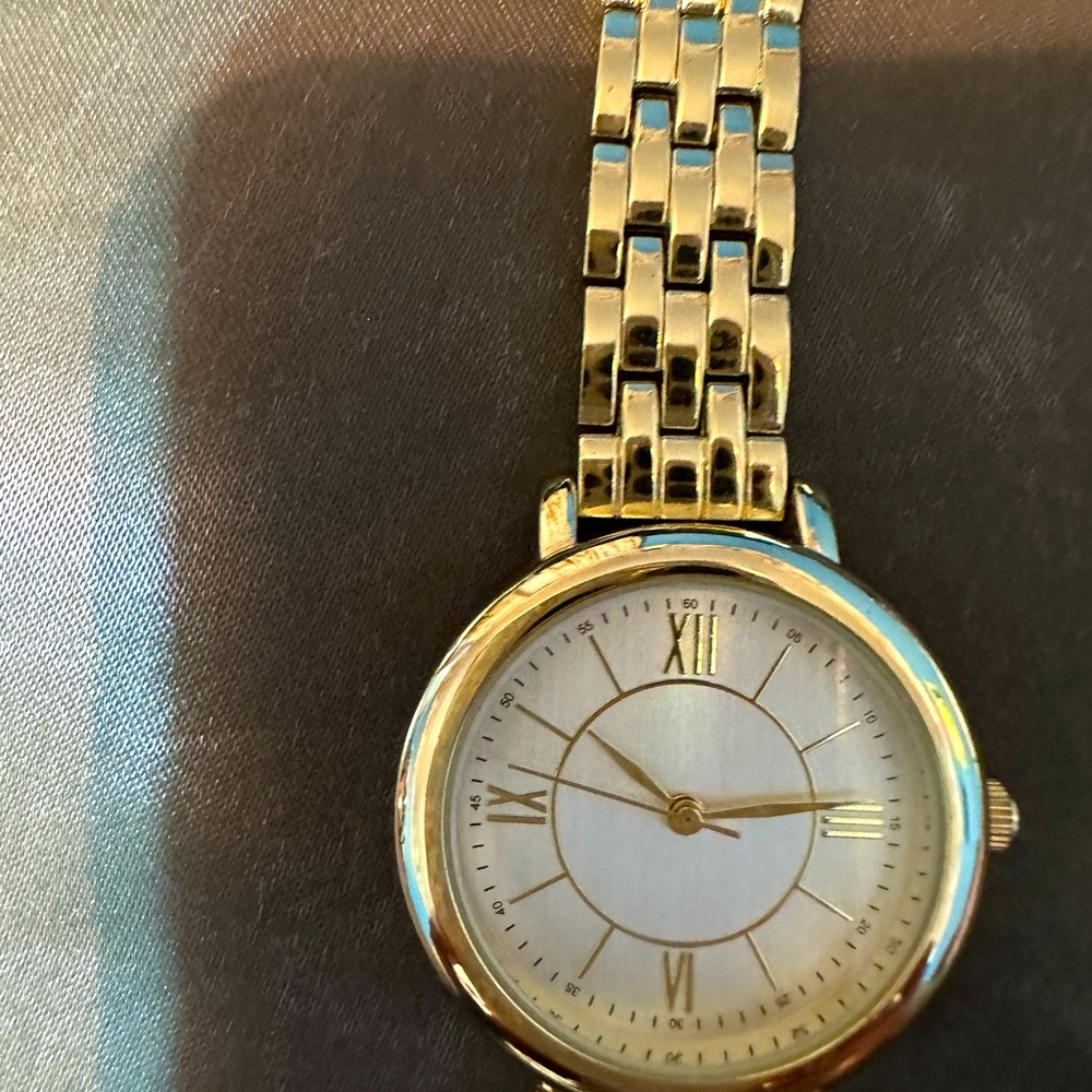 Gold wrist watch woman’s *Brand New*
